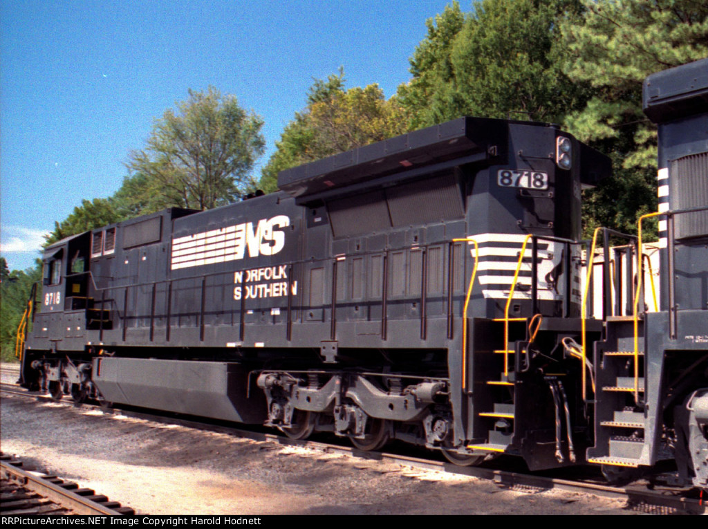 NS 8718